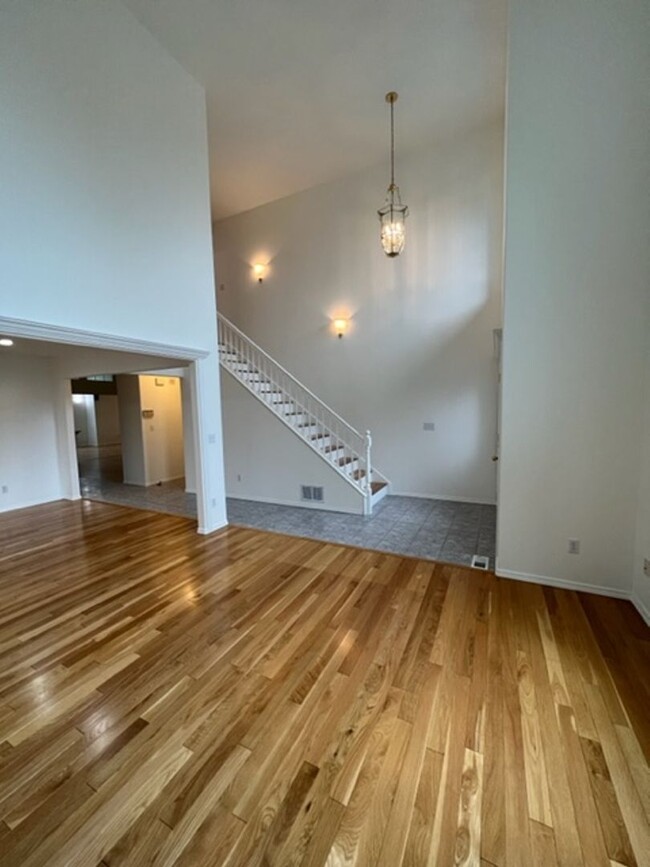 Building Photo - Beautiful 4 Bedroom Eagle River Home!