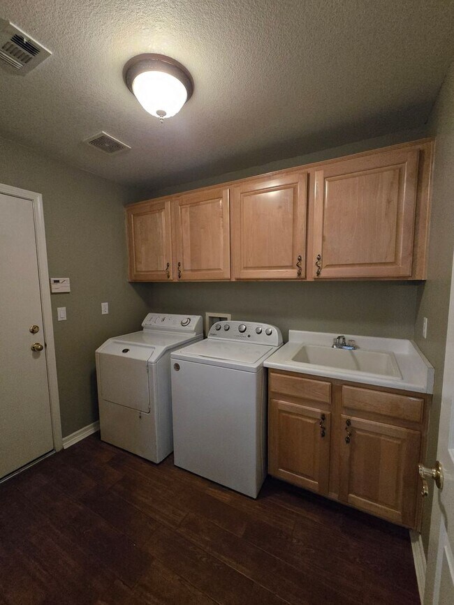 Building Photo - Don’t wait for summer, your pool home is ready now!!! 4 Bedroom, NW Las Vegas