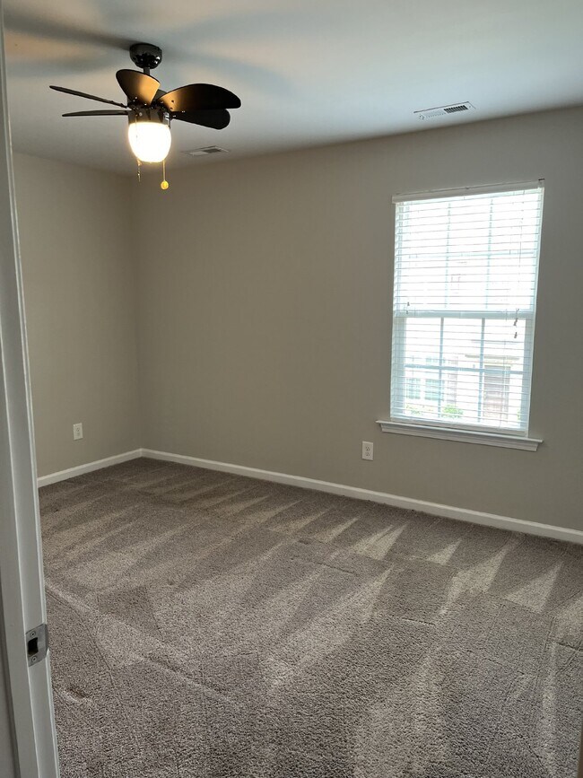 Building Photo - Cozy and Convenient Condo Living at Cambri...