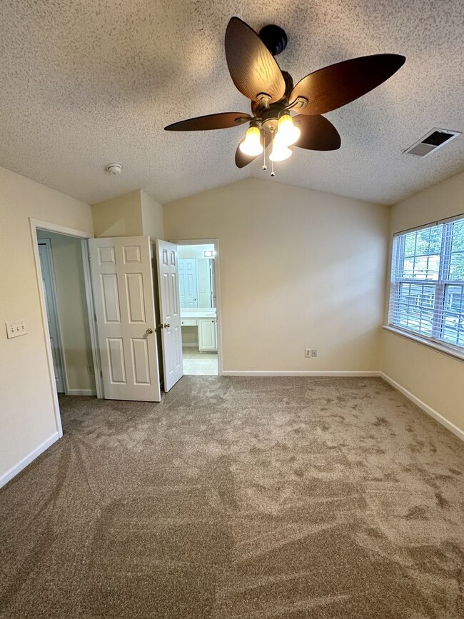 Building Photo - Cozy 2BR/2.5 Bath Townhouse in Holly Ridge