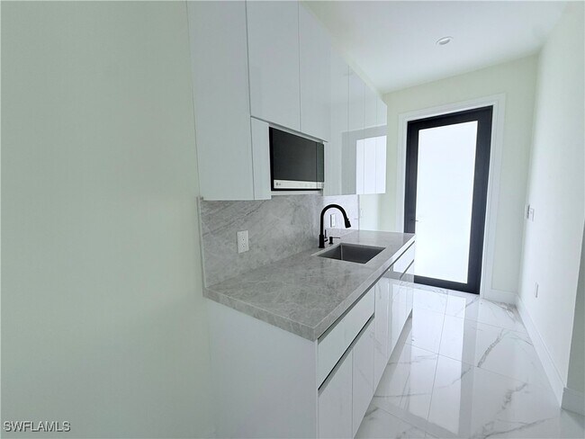 Building Photo - 1821 Desoto Blvd N