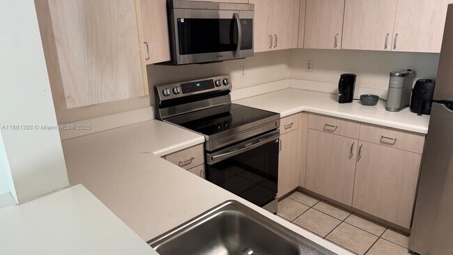 Building Photo - 50 Menores Ave