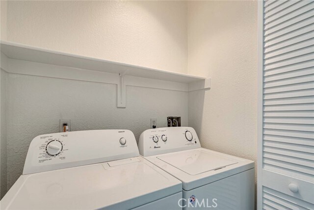 Building Photo - 2213 Marshallfield Ln