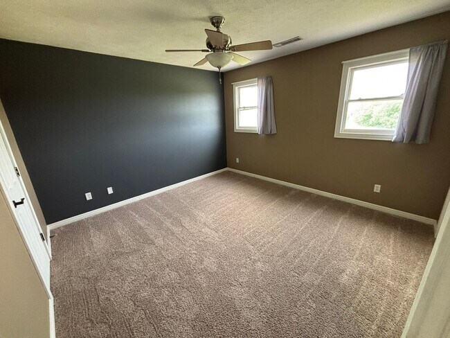 Building Photo - Large 3-Bedroom, 2-Bathroom Country Living Home In Tontitown!