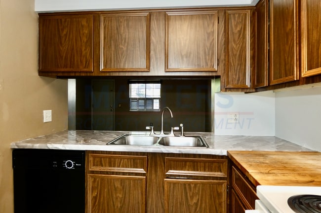 Building Photo - Spacious 2 Bed, 2 Bath Condo in West Toledo