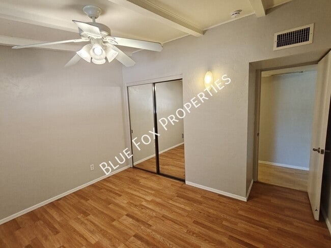 Building Photo - 5901 N Oracle Rd