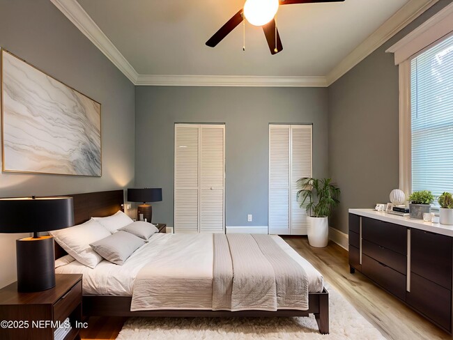 Building Photo - 136 E 6th St