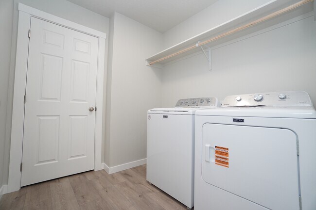 Building Photo - 1218 W Bass River Dr