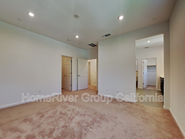 Building Photo - 1169 Knox Way