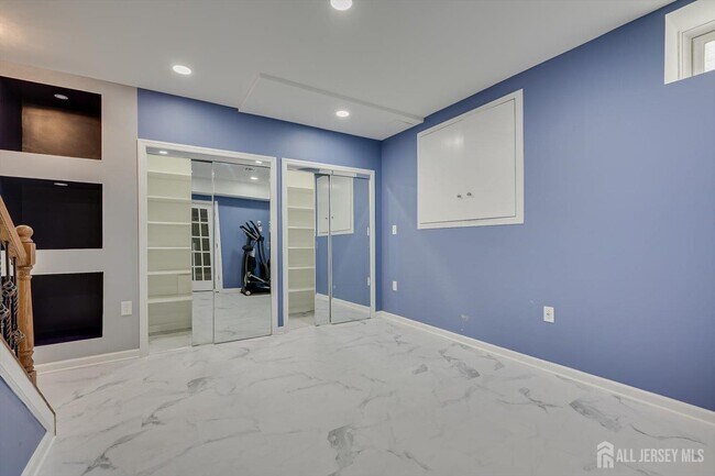 Building Photo - 29 Mission Dr