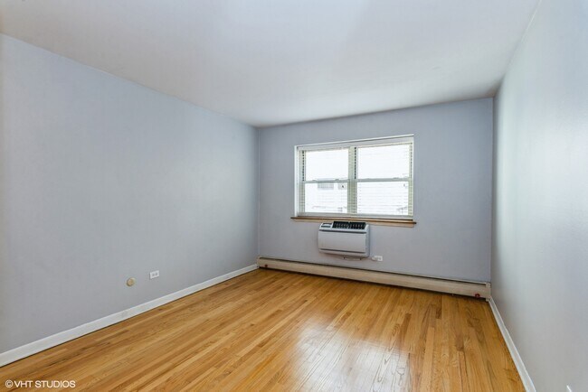 Building Photo - 420 W Aldine Ave
