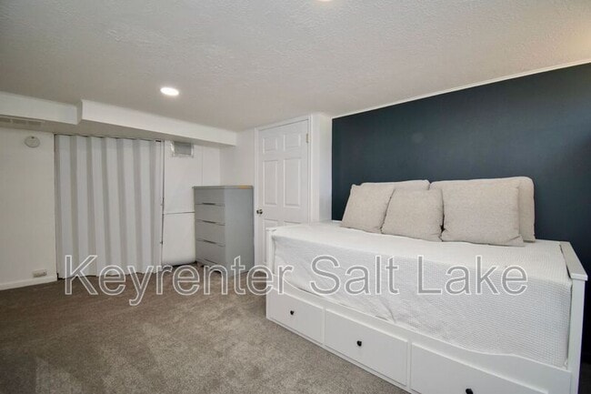 Building Photo - 159 W 2200 S