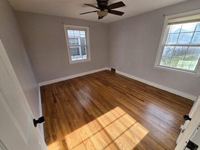 Building Photo - 532 Orwood Pl