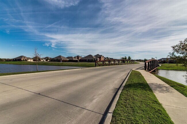 Building Photo - 3020 Oakcrest Dr