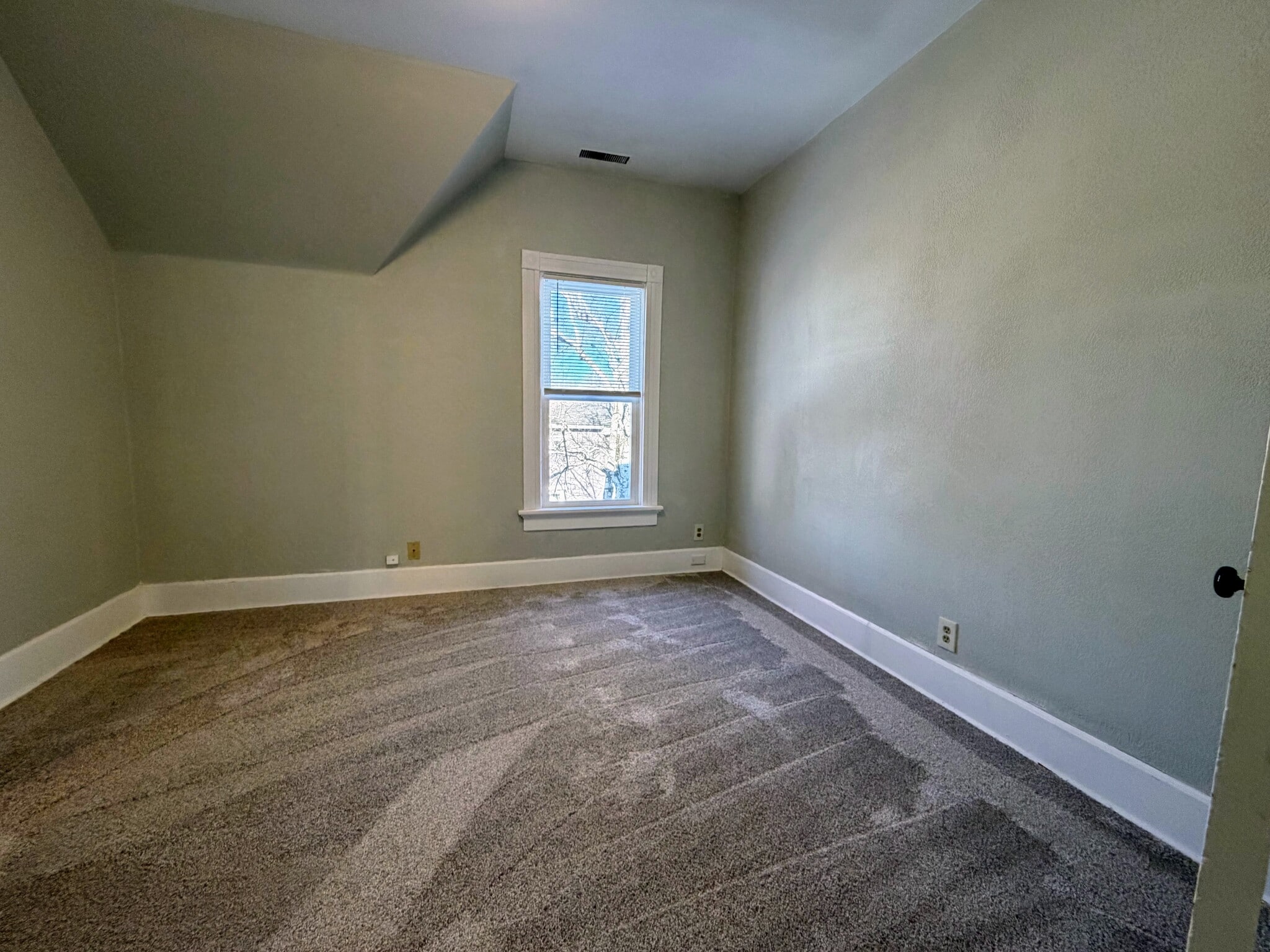 Building Photo - 213 S Webster St