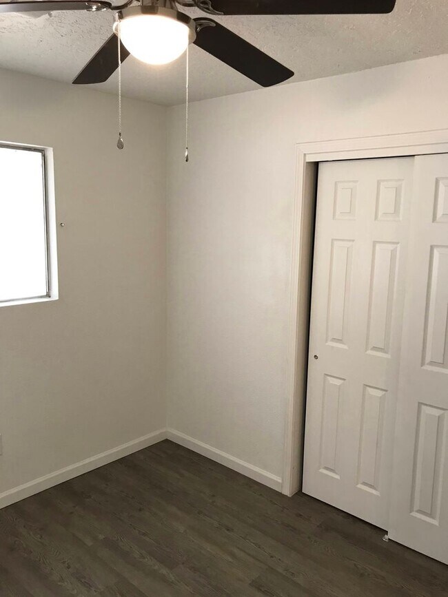 Building Photo - 19th St