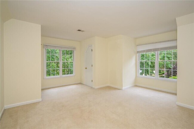 Building Photo - 1034 St James Crossing