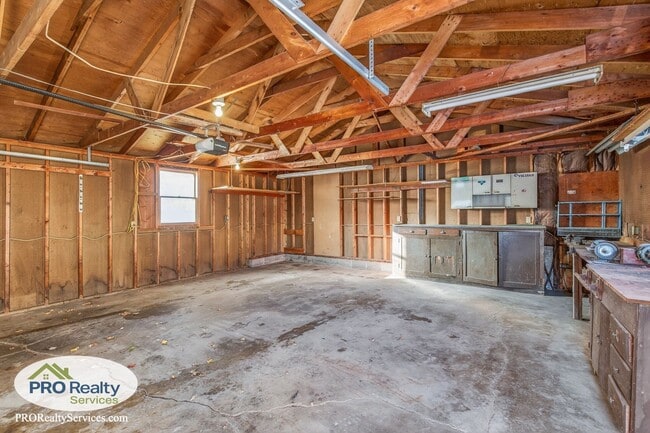 Building Photo - Recently Remodeled 4 Bedroom Home