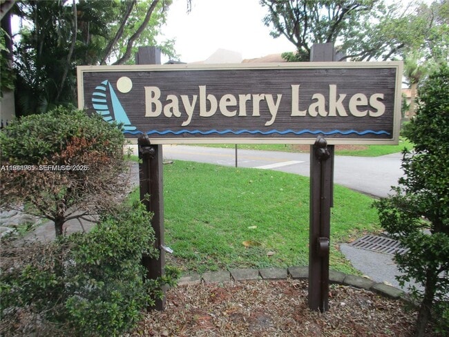 Building Photo - 1760 Bayberry Dr