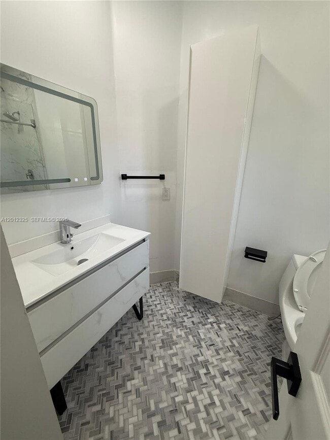 Building Photo - 721 NW 170th Terrace