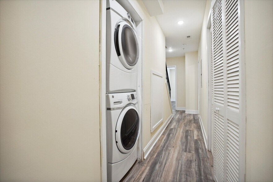 Building Photo - 1807 N Bouvier St