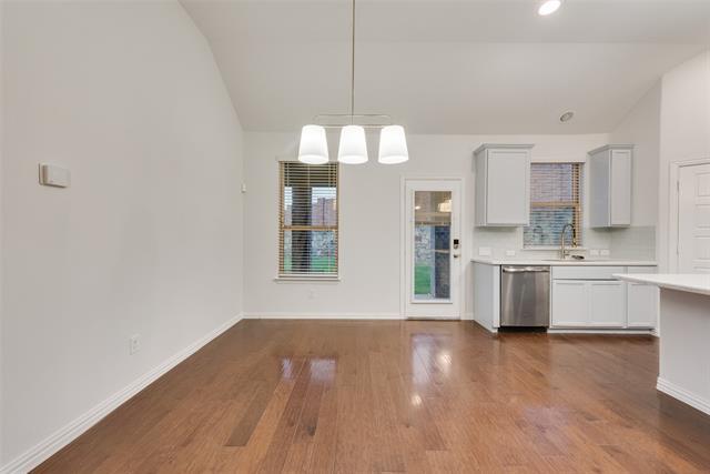 Building Photo - 2418 Hillview Dr