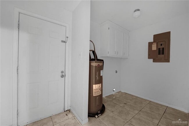 Building Photo - 16 Denise Cir