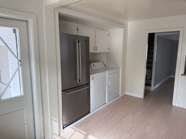 Building Photo - 2 Bedroom 2 Bath