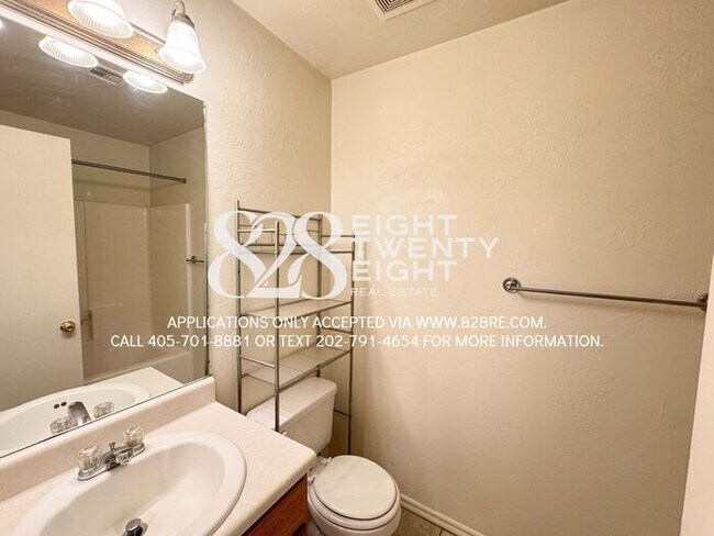 Building Photo - ADORABLE East Norman 3 Bed/2 Bath Duplex Available NOW in Eastridge!