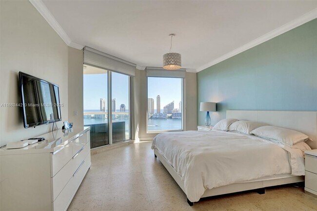 Building Photo - 6000 Island Blvd