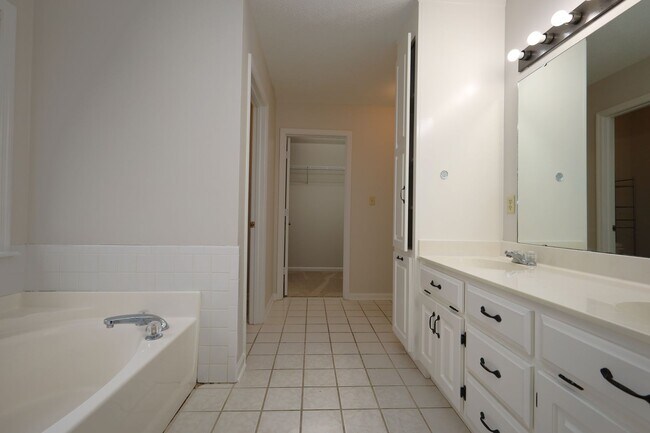 Building Photo - 4807 Ben Salem Way