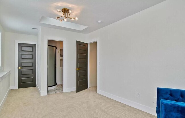 Owner's suite - 3504 N Gaylord St