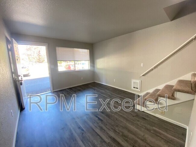 Building Photo - 634 M St NE