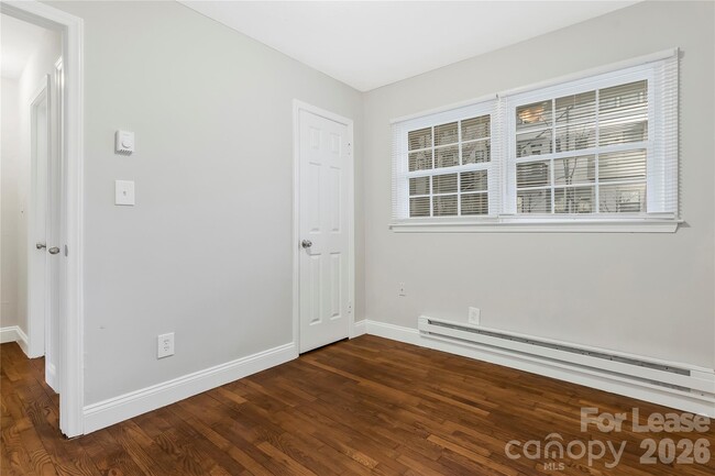 Building Photo - 321 S Gardner Ave
