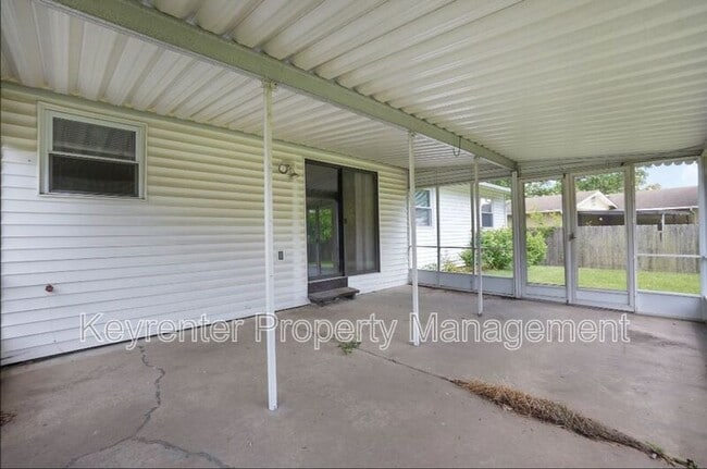 Building Photo - 15593 Fox Plains Dr