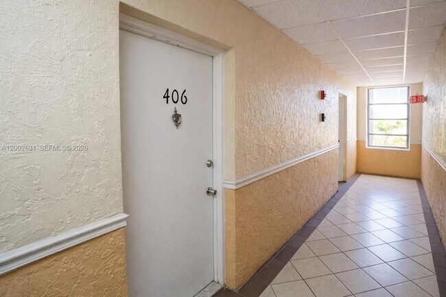 Building Photo - 5755 W 20th Ave