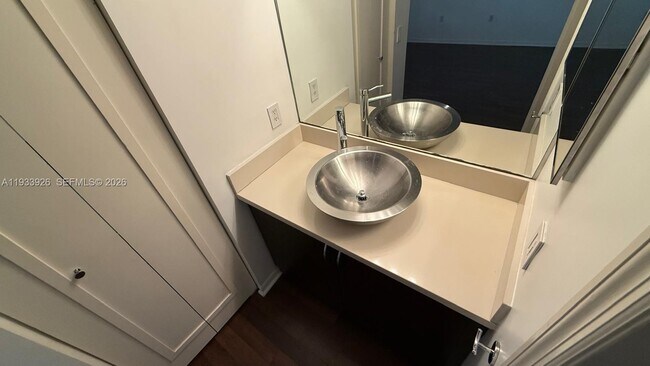 Building Photo - 2961 NE 185th St