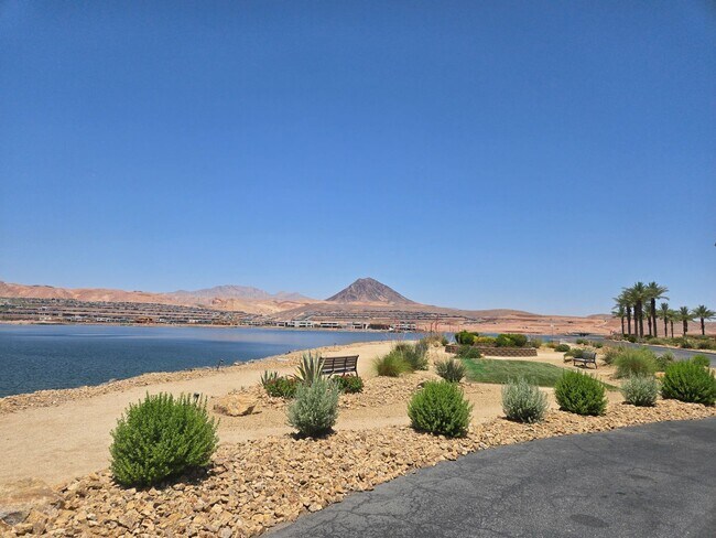 Building Photo - An Amazing Furnished 3 Bedroom Condo at La...