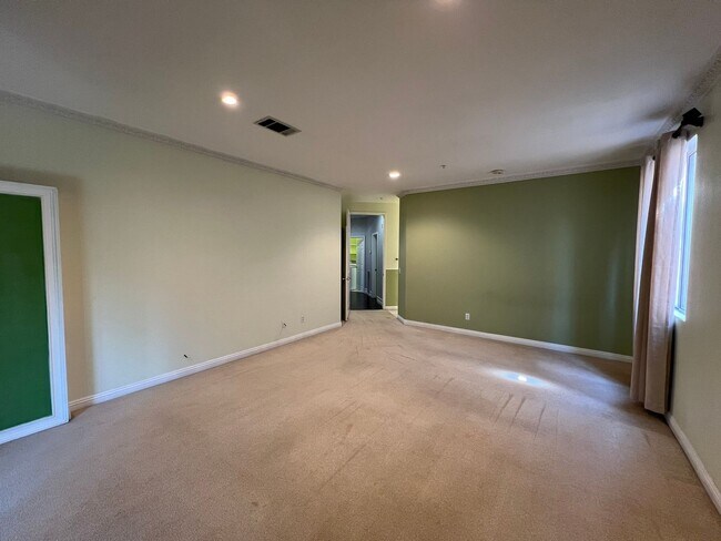 Building Photo - 13539 Whipple St