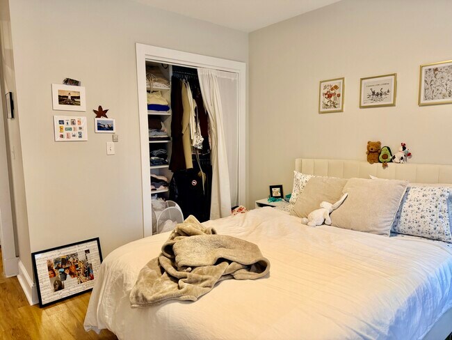 Building Photo - 829-833 Beacon Unit 504