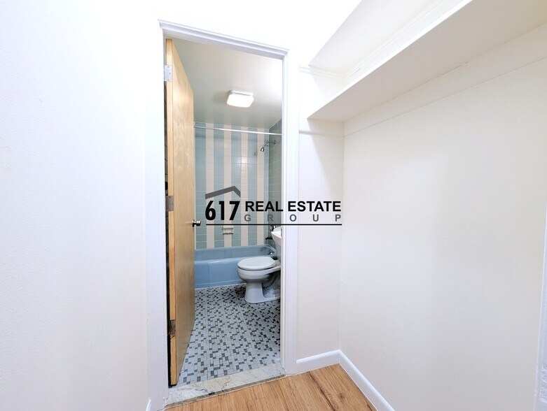 Building Photo - 2018 Commonwealth Ave