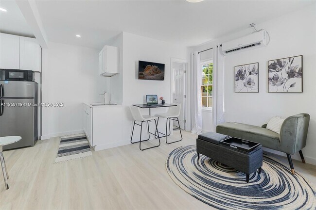Building Photo - 421 75th St