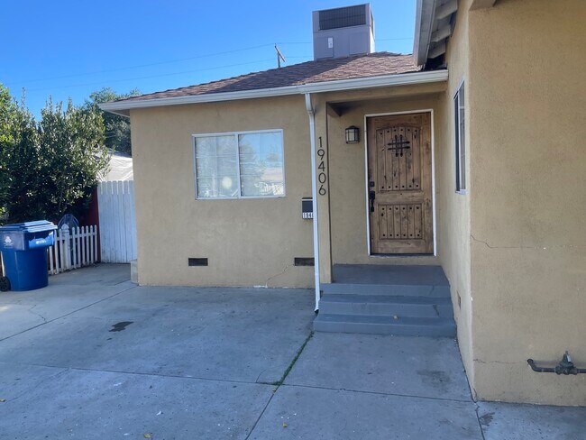 Building Photo - 19406 Archwood St