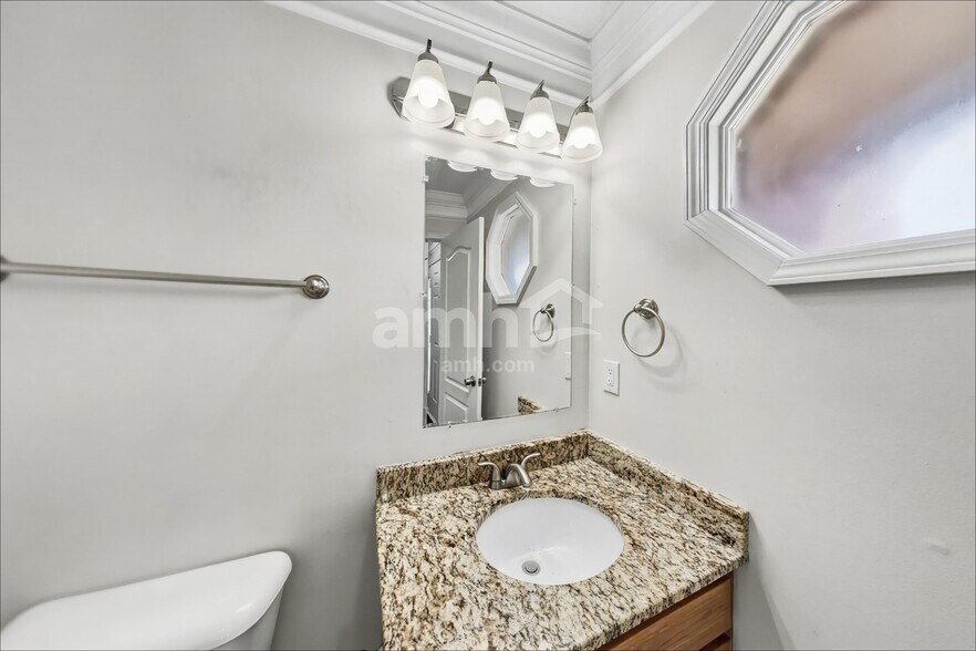 Building Photo - 1305 Bantry Dr