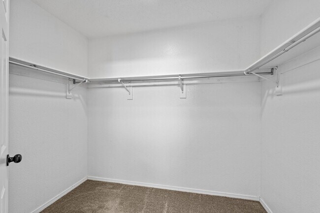 Building Photo - 2900 Vista Del Rey NE