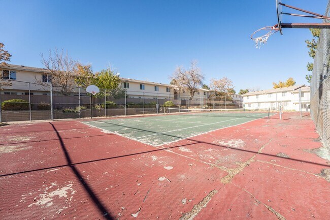 Building Photo - 954 S Miller St