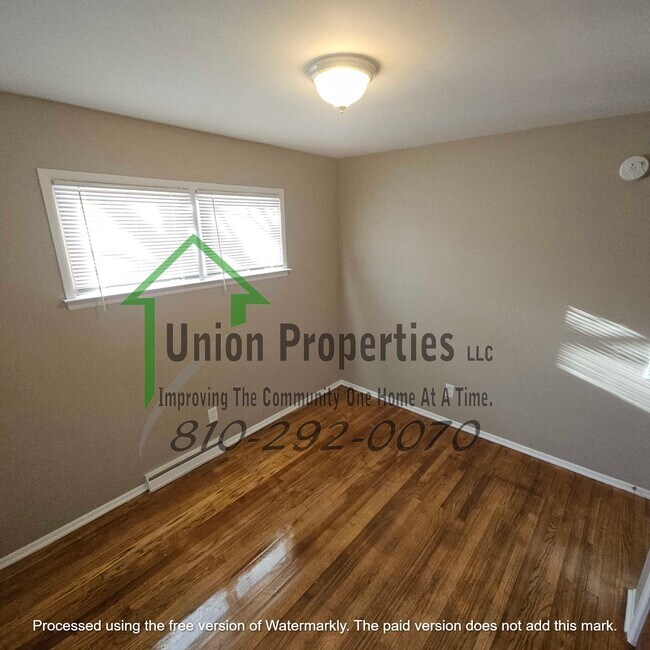 Building Photo - 3033 Pine Grove Ave