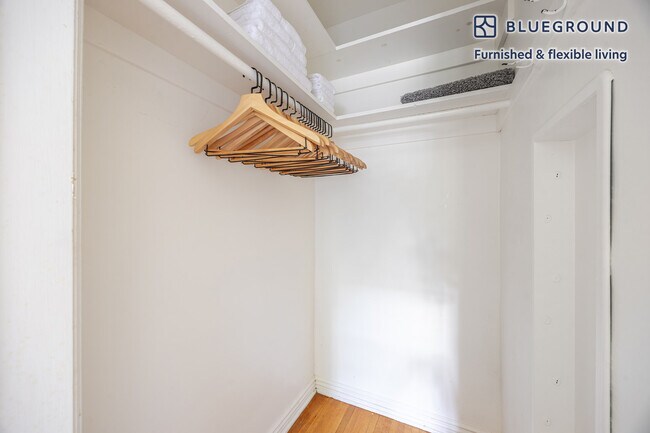 Building Photo - 136 S Roxbury Dr