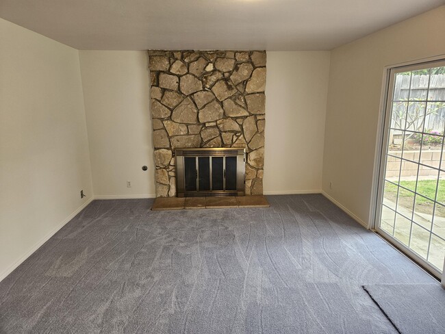 Building Photo - 316 Cambridge Dr