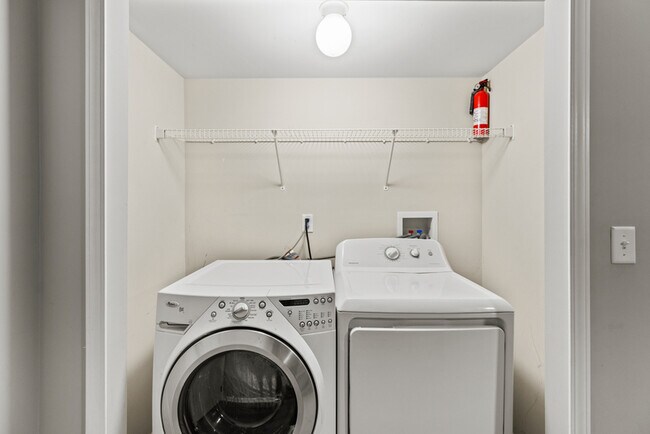 Building Photo - 36 S Poplar St